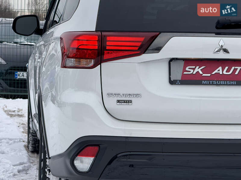 Позашляховик / Кросовер Mitsubishi Outlander 2020 в Києві