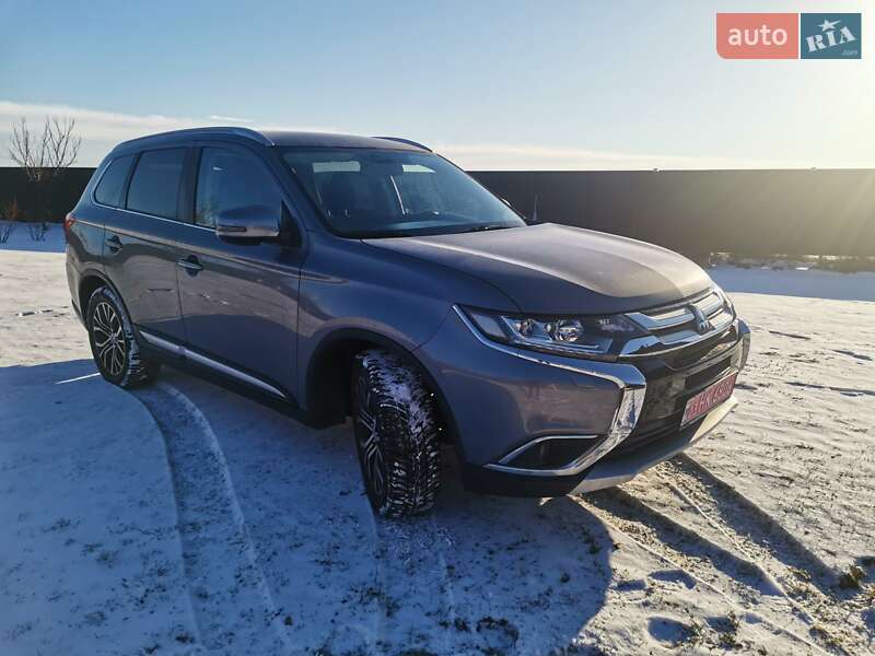 Позашляховик / Кросовер Mitsubishi Outlander 2016 в Луцьку