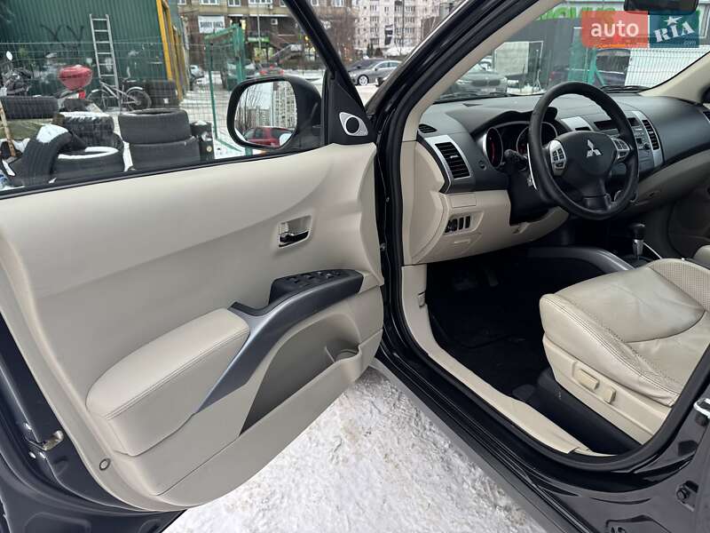 Внедорожник / Кроссовер Mitsubishi Outlander 2008 в Киеве