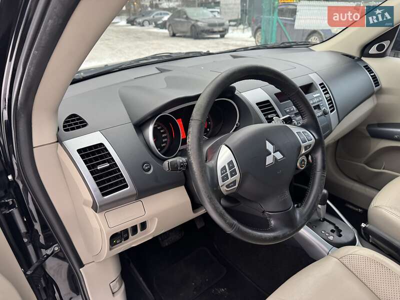 Внедорожник / Кроссовер Mitsubishi Outlander 2008 в Киеве