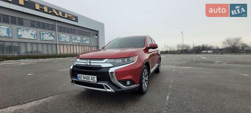 Позашляховик / Кросовер Mitsubishi Outlander 2018 в Запоріжжі