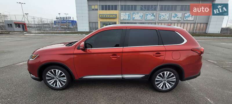 Позашляховик / Кросовер Mitsubishi Outlander 2018 в Запоріжжі