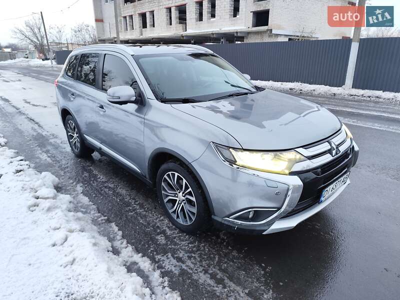 Позашляховик / Кросовер Mitsubishi Outlander 2017 в Харкові