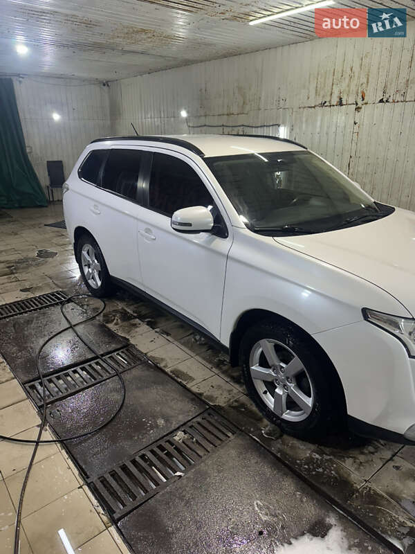 Внедорожник / Кроссовер Mitsubishi Outlander 2012 в Полтаве