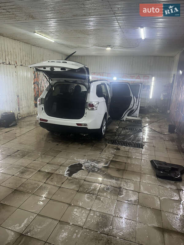 Внедорожник / Кроссовер Mitsubishi Outlander 2012 в Полтаве