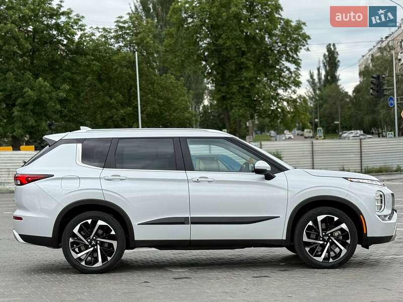 Внедорожник / Кроссовер Mitsubishi Outlander 2022 в Кривом Роге