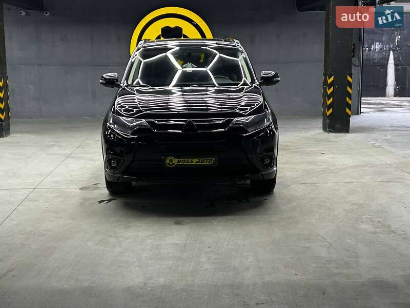Внедорожник / Кроссовер Mitsubishi Outlander 2016 в Черновцах