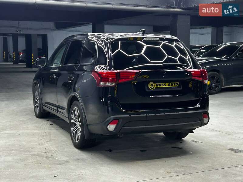 Внедорожник / Кроссовер Mitsubishi Outlander 2016 в Черновцах