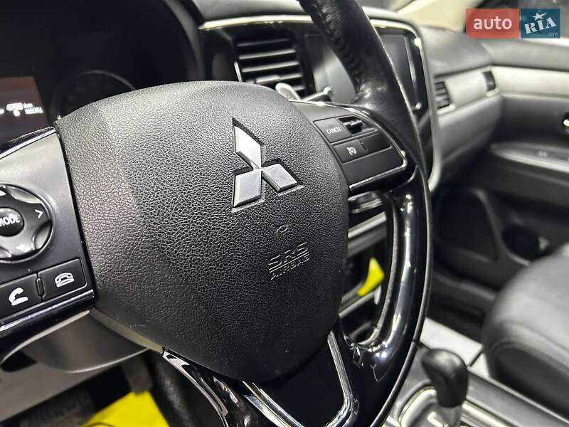 Внедорожник / Кроссовер Mitsubishi Outlander 2016 в Черновцах