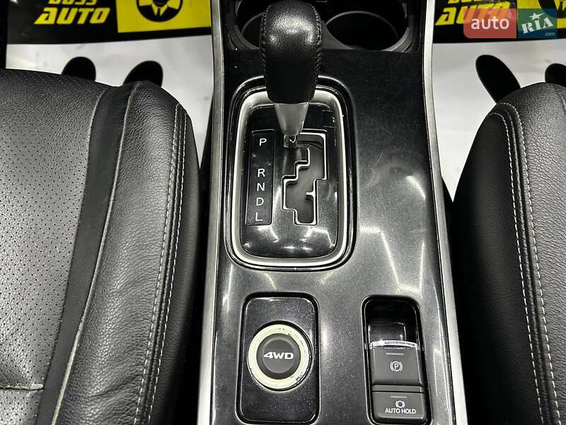 Внедорожник / Кроссовер Mitsubishi Outlander 2016 в Черновцах