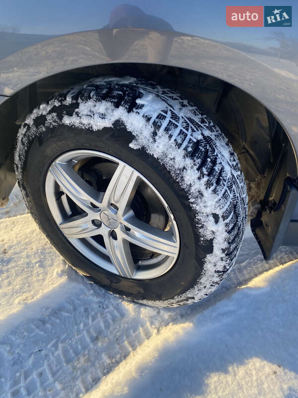 Внедорожник / Кроссовер Mitsubishi Outlander 2011 в Харькове