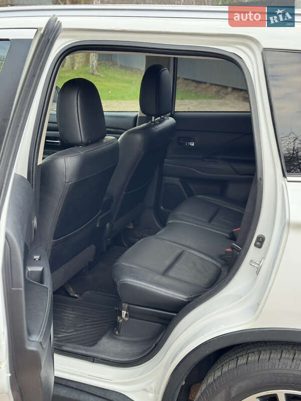 Внедорожник / Кроссовер Mitsubishi Outlander 2015 в Броварах фото 8 Внедорожник / Кроссовер Mitsubishi Outlander 2015 в Броварах