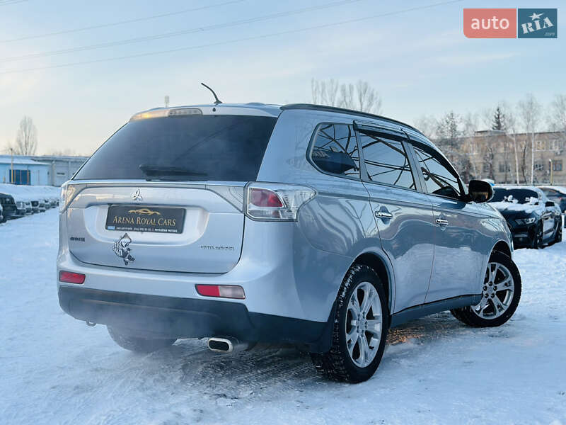 Внедорожник / Кроссовер Mitsubishi Outlander 2013 в Харькове