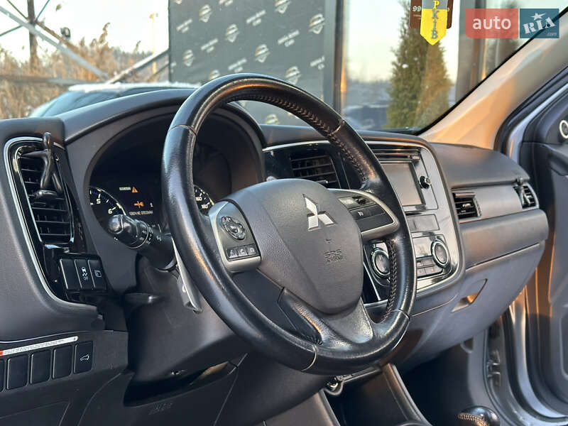 Внедорожник / Кроссовер Mitsubishi Outlander 2013 в Харькове