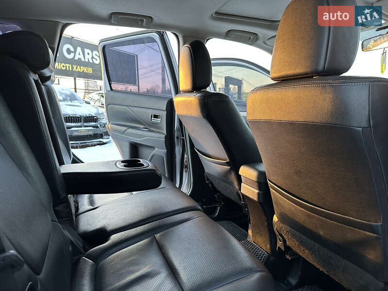 Внедорожник / Кроссовер Mitsubishi Outlander 2013 в Харькове