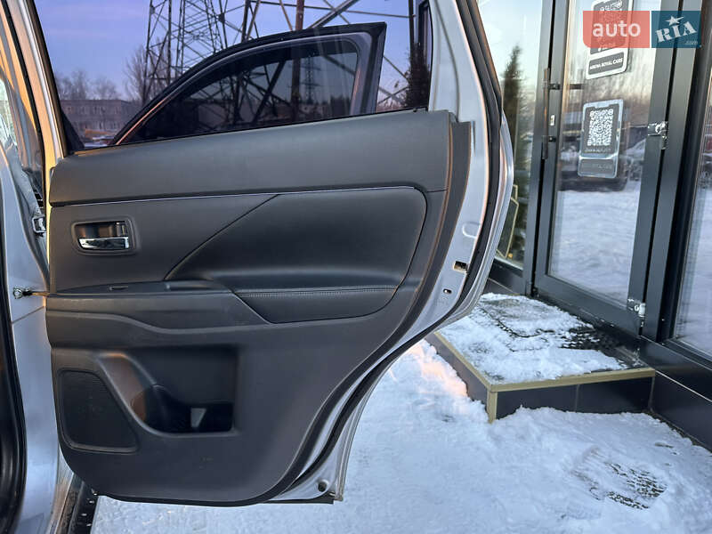 Внедорожник / Кроссовер Mitsubishi Outlander 2013 в Харькове