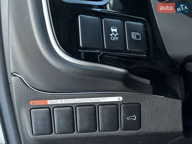 Внедорожник / Кроссовер Mitsubishi Outlander 2013 в Харькове