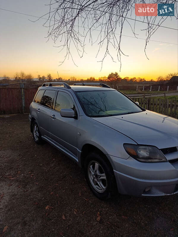 Внедорожник / Кроссовер Mitsubishi Outlander 2003 в Рава-Русской
