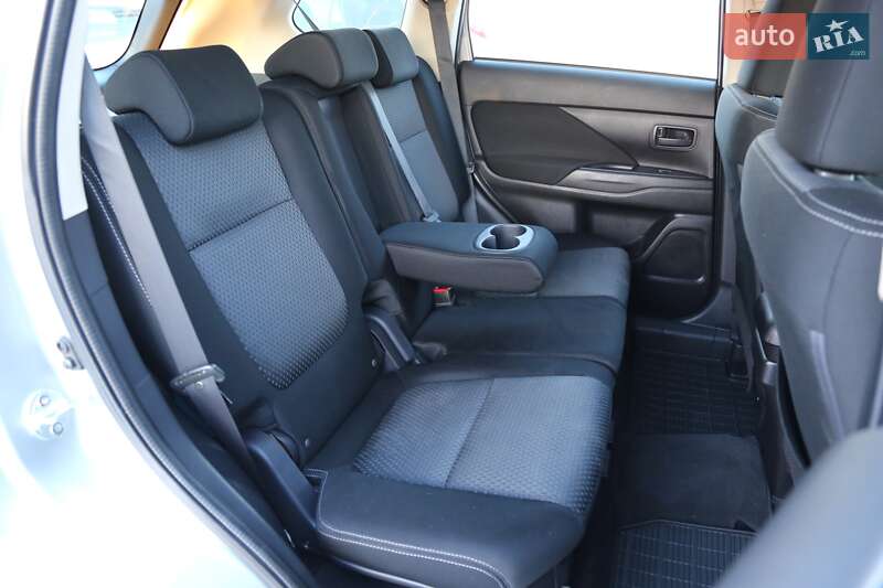 Внедорожник / Кроссовер Mitsubishi Outlander 2017 в Киеве