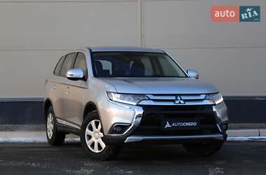Позашляховик / Кросовер Mitsubishi Outlander 2017 в Києві