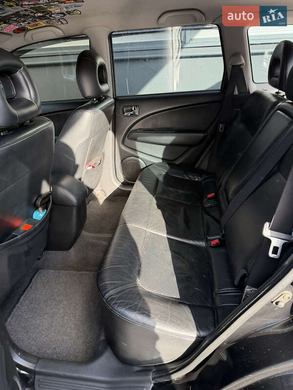 Позашляховик / Кросовер Mitsubishi Outlander 2005 в Петропавлівці фото 10 Позашляховик / Кросовер Mitsubishi Outlander 2005 в Петропавлівці