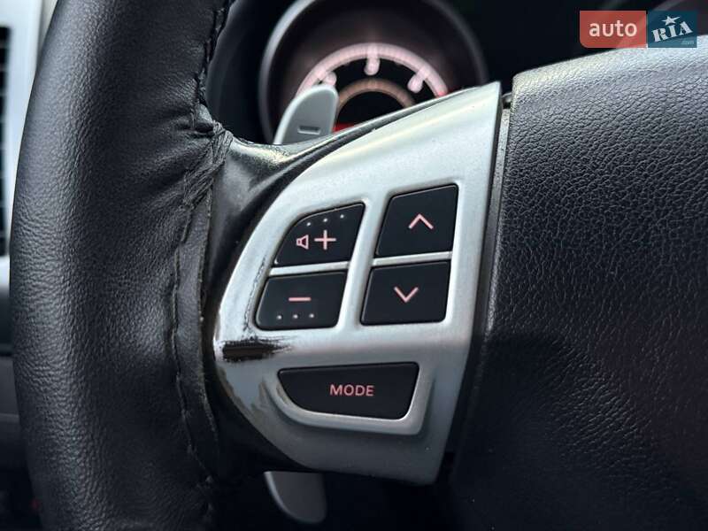 Внедорожник / Кроссовер Mitsubishi Outlander 2010 в Киеве