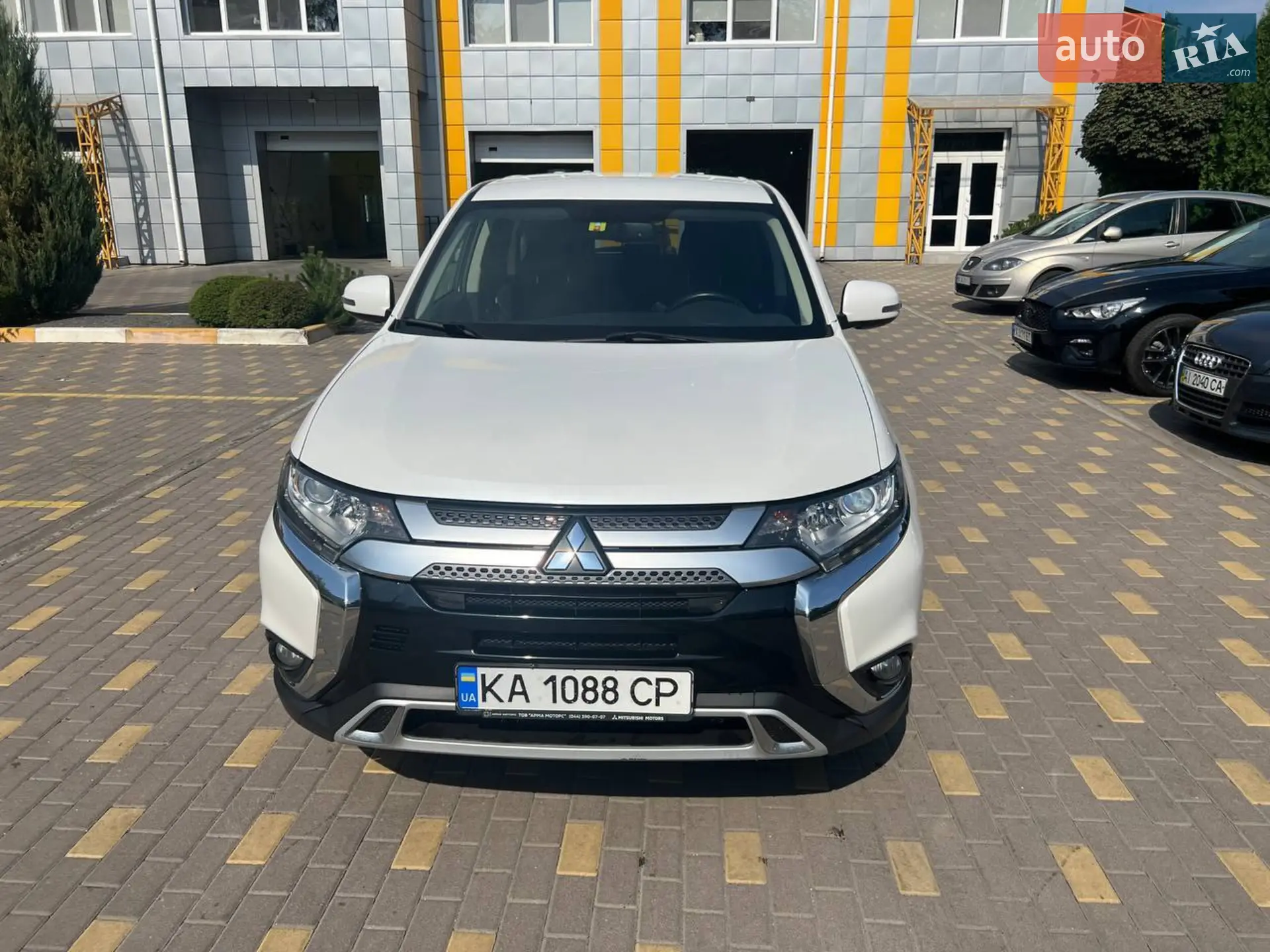 2020 Mitsubishi Outlander - мініатюра 2
