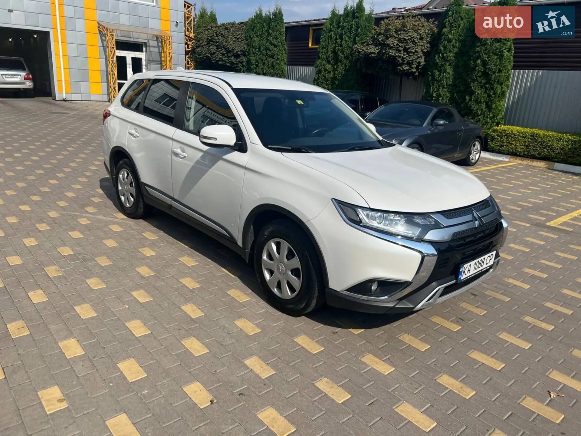 2020 Mitsubishi Outlander - мініатюра 3