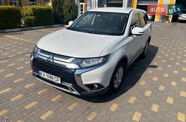 Позашляховик / Кросовер Mitsubishi Outlander 2020 в Бучі