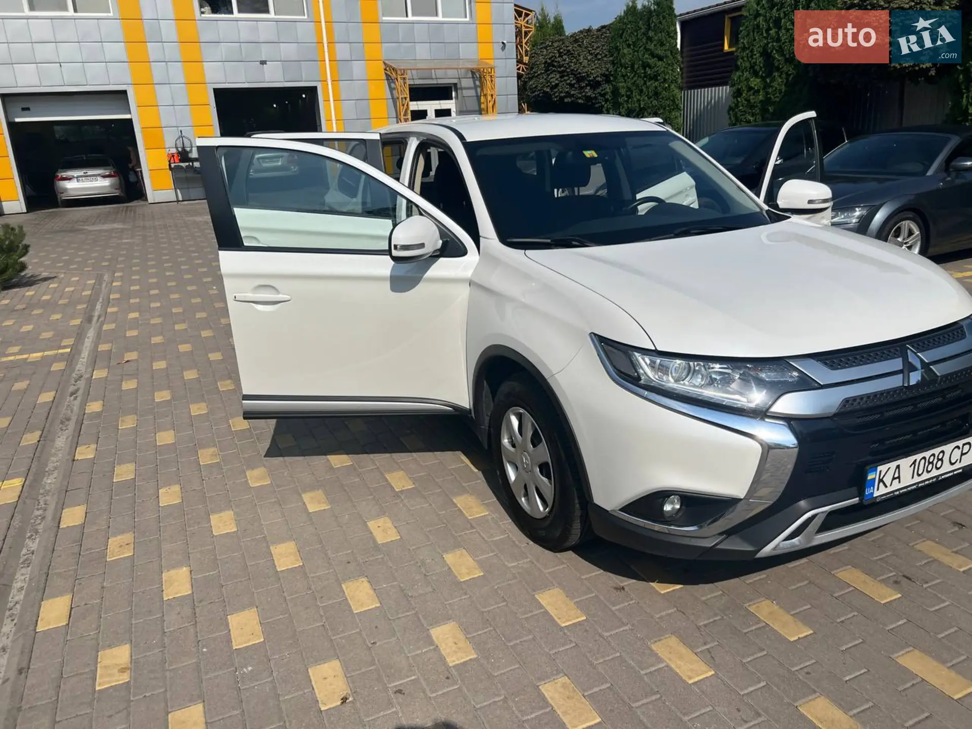 2020 Mitsubishi Outlander - мініатюра 9