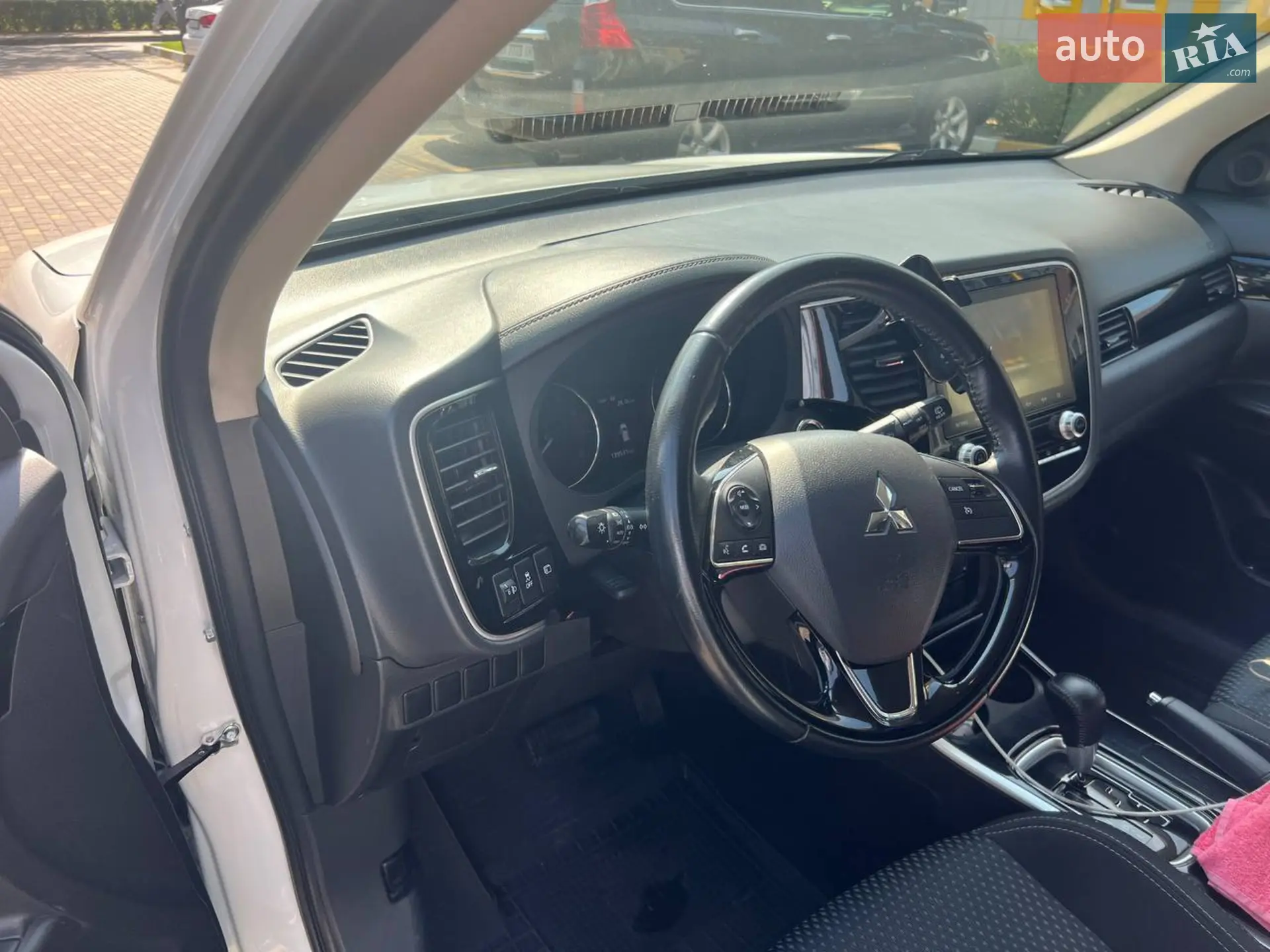 2020 Mitsubishi Outlander - мініатюра 12