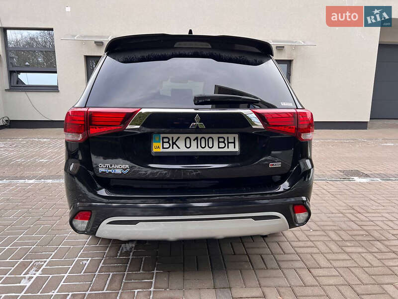 Внедорожник / Кроссовер Mitsubishi Outlander 2022 в Ровно