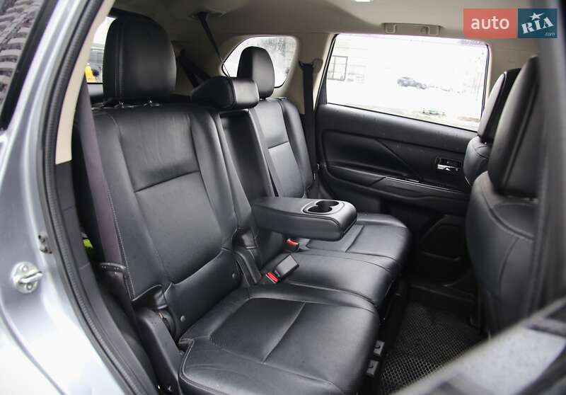 Внедорожник / Кроссовер Mitsubishi Outlander 2016 в Харькове фото 9 Внедорожник / Кроссовер Mitsubishi Outlander 2016 в Харькове