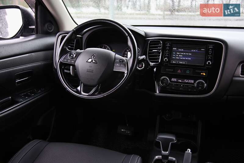 Внедорожник / Кроссовер Mitsubishi Outlander 2016 в Харькове фото 11 Внедорожник / Кроссовер Mitsubishi Outlander 2016 в Харькове