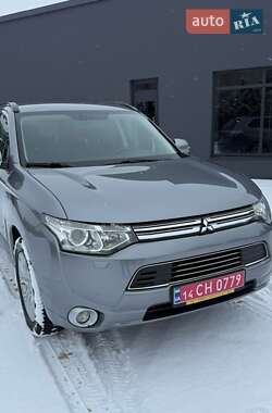Позашляховик / Кросовер Mitsubishi Outlander 2013 в Тлумачі