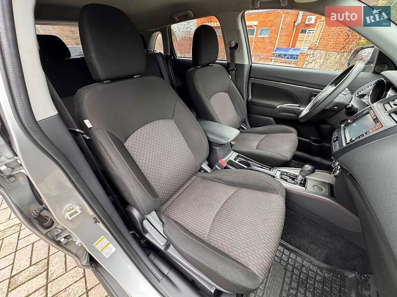 Внедорожник / Кроссовер Mitsubishi Outlander 2018 в Запорожье