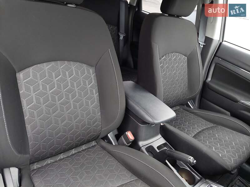 Mitsubishi Outlander 2021