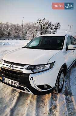 Позашляховик / Кросовер Mitsubishi Outlander 2021 в Києві