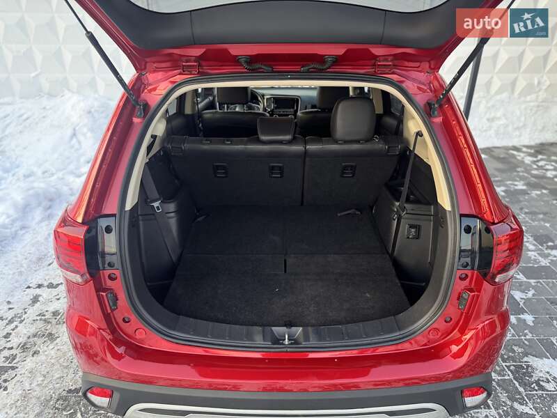 Внедорожник / Кроссовер Mitsubishi Outlander 2019 в Киеве