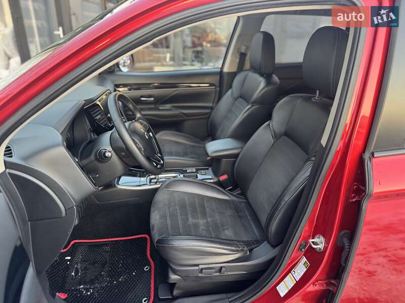 Внедорожник / Кроссовер Mitsubishi Outlander 2019 в Киеве