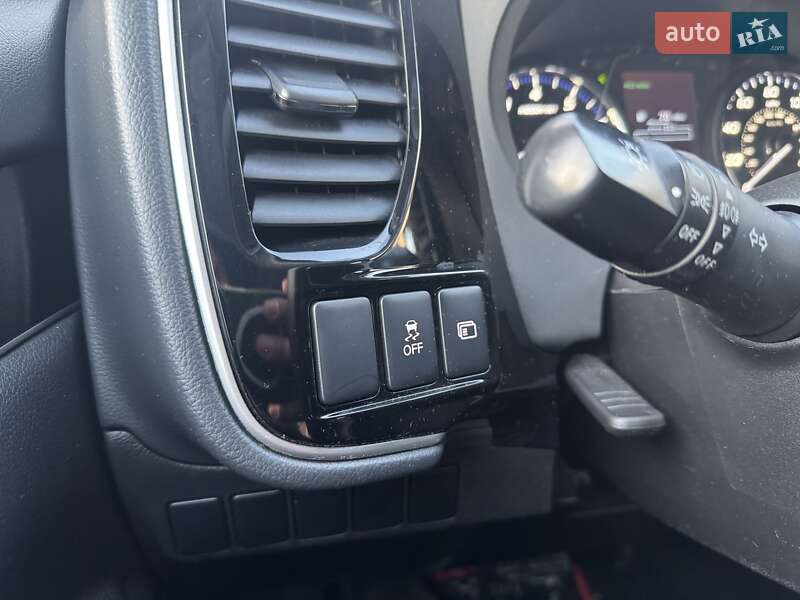 Внедорожник / Кроссовер Mitsubishi Outlander 2019 в Киеве