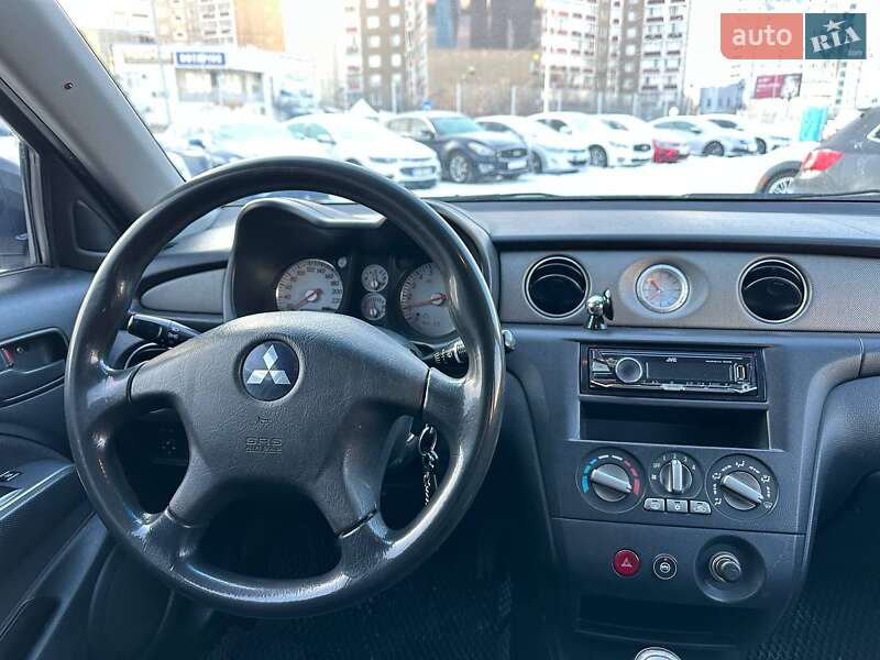 Внедорожник / Кроссовер Mitsubishi Outlander 2003 в Киеве