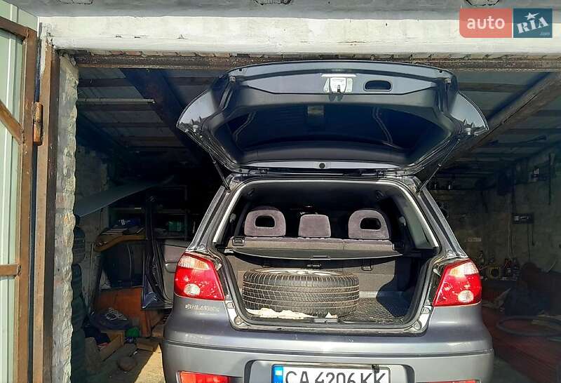 Позашляховик / Кросовер Mitsubishi Outlander 2005 в Жашківу