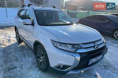 Позашляховик / Кросовер Mitsubishi Outlander 2017 в Львові