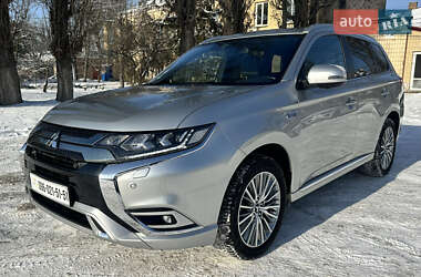 Позашляховик / Кросовер Mitsubishi Outlander 2019 в Києві