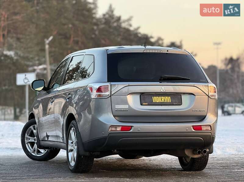 Внедорожник / Кроссовер Mitsubishi Outlander 2013 в Киеве