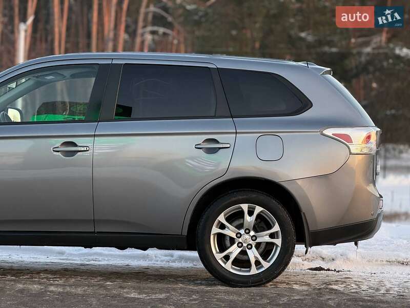 Внедорожник / Кроссовер Mitsubishi Outlander 2013 в Киеве