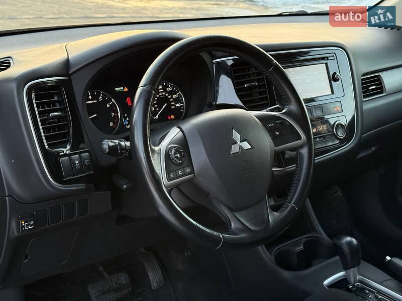 Внедорожник / Кроссовер Mitsubishi Outlander 2013 в Киеве