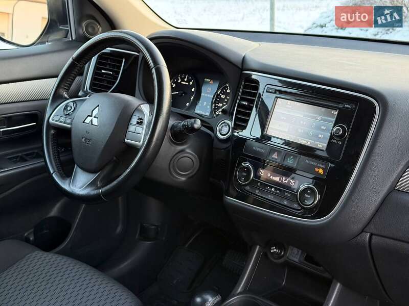 Внедорожник / Кроссовер Mitsubishi Outlander 2013 в Киеве