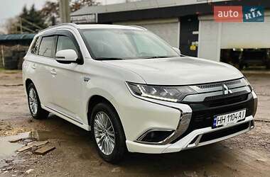 Внедорожник / Кроссовер Mitsubishi Outlander 2019 в Одессе